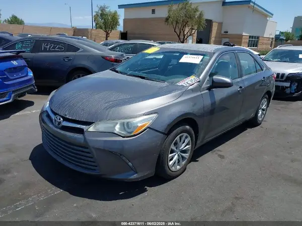 4T1BF1FK6HU369645 2017 TOYOTA CAMRY - Image 2