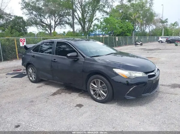 4T1BF1FK6HU373422 2017 TOYOTA CAMRY - Image 1