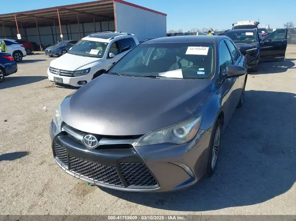 4T1BF1FK6HU377809 2017 TOYOTA CAMRY - Image 2