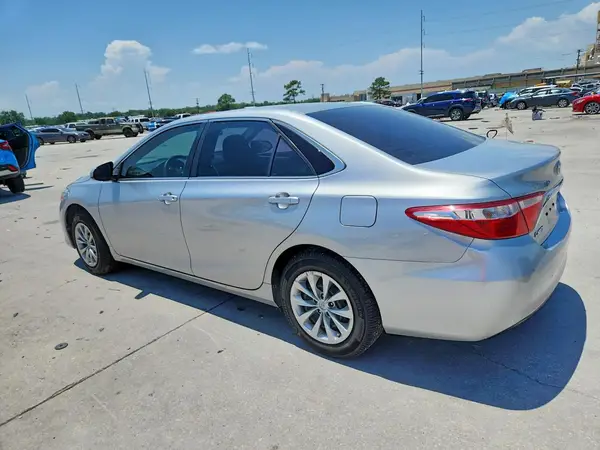 4T1BF1FK6HU381214 2017 TOYOTA CAMRY - Image 2