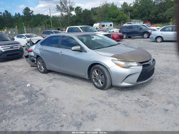 4T1BF1FK6HU384422 2017 TOYOTA CAMRY - Image 1