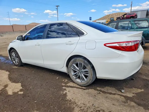4T1BF1FK6HU384775 2017 TOYOTA CAMRY - Image 2