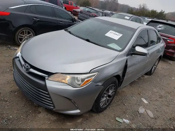 4T1BF1FK6HU385229 2017 TOYOTA CAMRY - Image 2