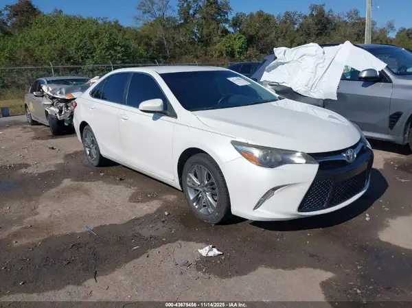 4T1BF1FK6HU386123 2017 TOYOTA CAMRY - Image 1