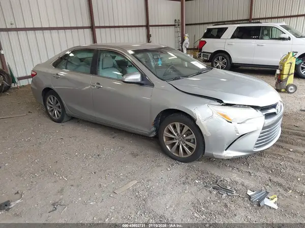 4T1BF1FK6HU389393 2017 TOYOTA CAMRY - Image 1
