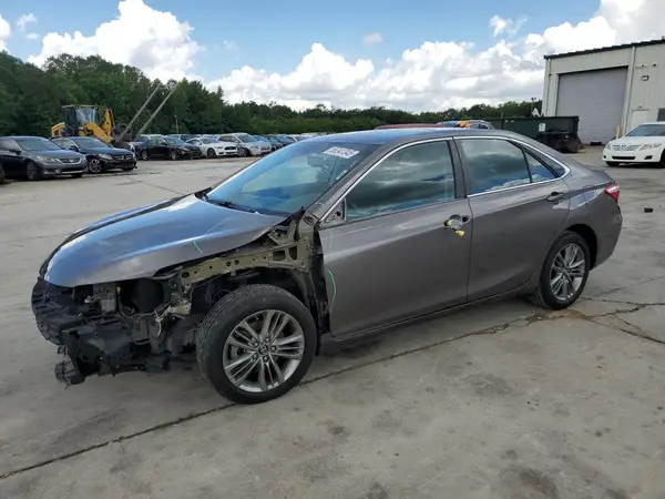 4T1BF1FK6HU389524 2017 TOYOTA CAMRY - Image 1