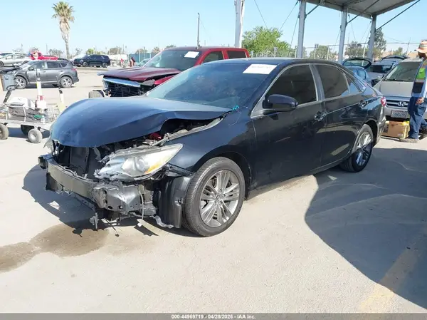 4T1BF1FK6HU391807 2017 TOYOTA CAMRY - Image 2