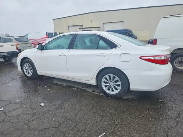 4T1BF1FK6HU393315 2017 TOYOTA CAMRY - Image 2