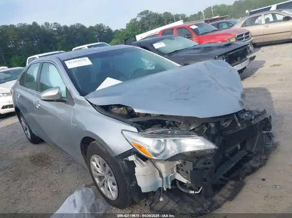 4T1BF1FK6HU400277 2017 TOYOTA CAMRY - Image 1