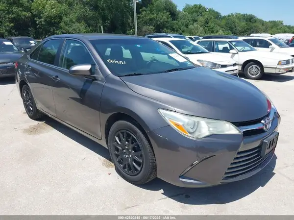 4T1BF1FK6HU403180 2017 TOYOTA CAMRY - Image 1