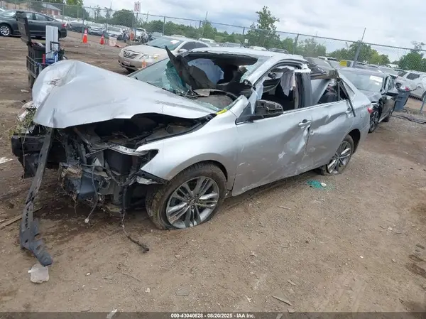 4T1BF1FK6HU409352 2017 TOYOTA CAMRY - Image 2