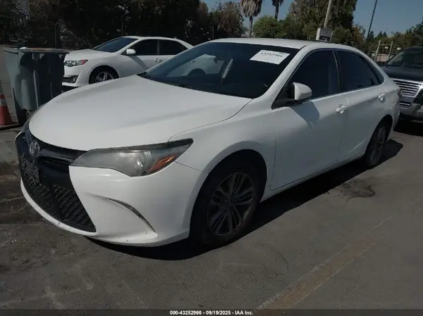 4T1BF1FK6HU411621 2017 TOYOTA CAMRY - Image 2