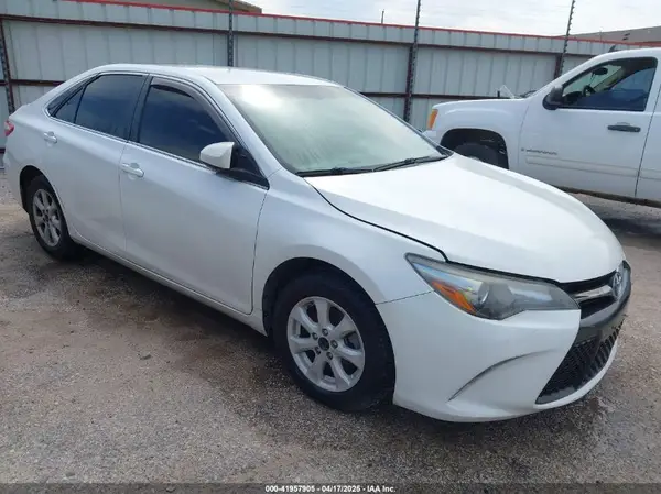 4T1BF1FK6HU415068 2017 TOYOTA CAMRY - Image 1