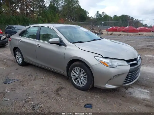 4T1BF1FK6HU421226 2017 TOYOTA CAMRY - Image 1
