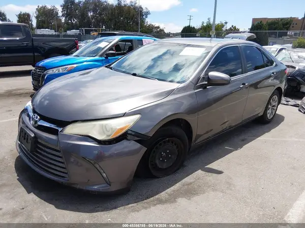 4T1BF1FK6HU423736 2017 TOYOTA CAMRY - Image 2