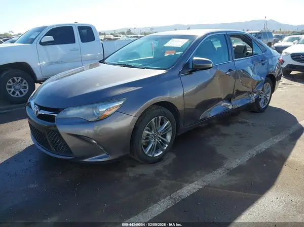 4T1BF1FK6HU425020 2017 TOYOTA CAMRY - Image 2