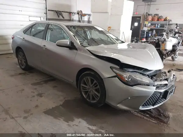 4T1BF1FK6HU430332 2017 TOYOTA CAMRY - Image 1