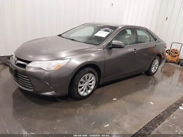 4T1BF1FK6HU433375 2017 TOYOTA CAMRY - Image 2