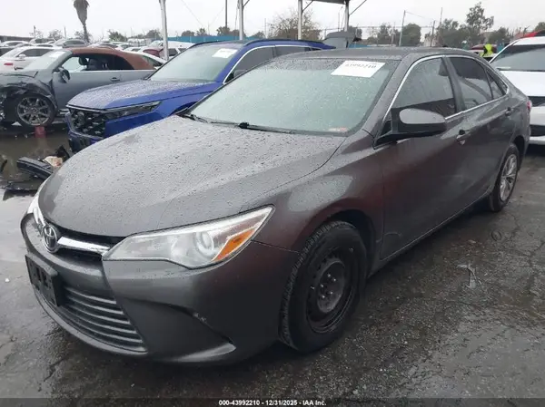 4T1BF1FK6HU433800 2017 TOYOTA CAMRY - Image 2