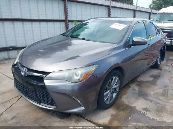 4T1BF1FK6HU435661 2017 TOYOTA CAMRY - Image 2