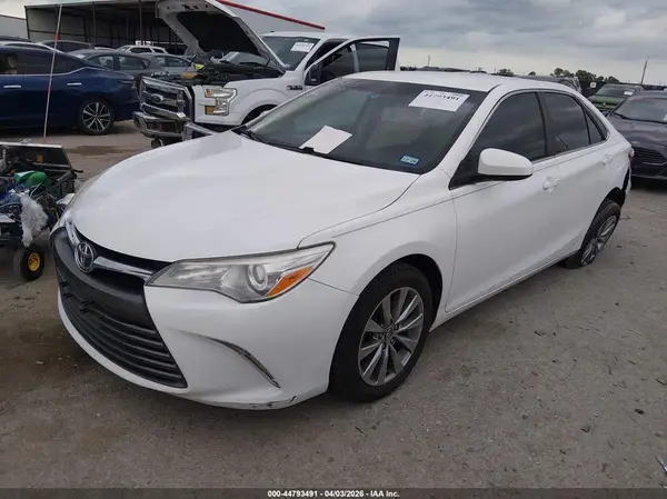4T1BF1FK6HU435823 2017 TOYOTA CAMRY - Image 2