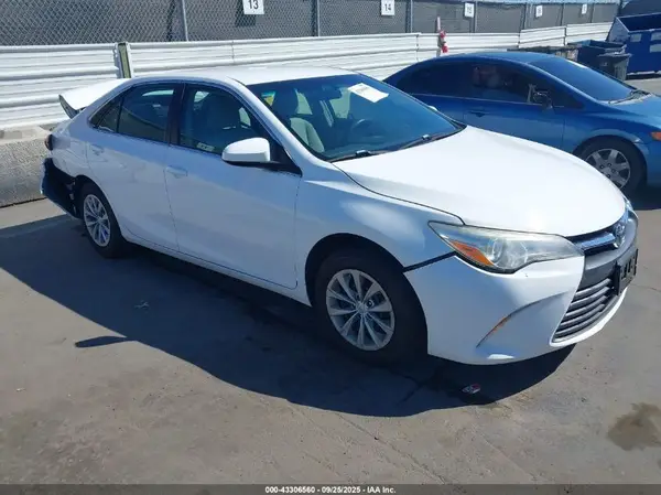 4T1BF1FK6HU438866 2017 TOYOTA CAMRY - Image 1