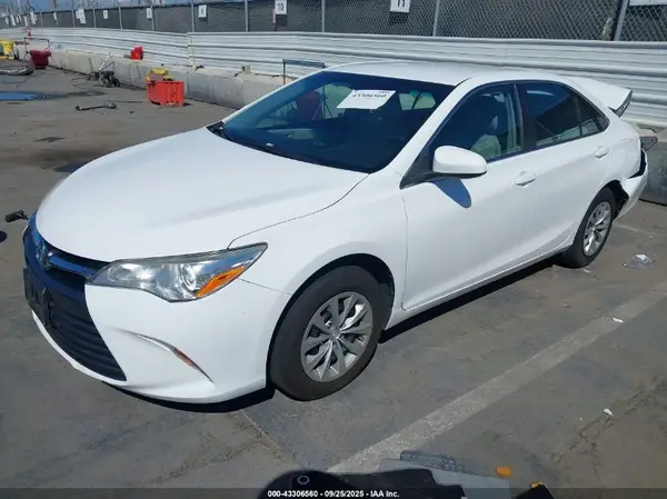 4T1BF1FK6HU438866 2017 TOYOTA CAMRY - Image 2