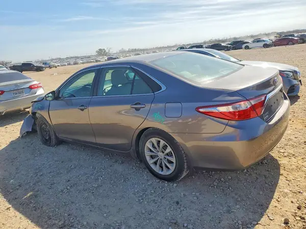 4T1BF1FK6HU442027 2017 TOYOTA CAMRY - Image 2