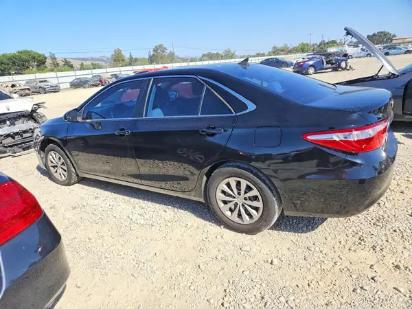 4T1BF1FK6HU450953 2017 TOYOTA CAMRY - Image 2