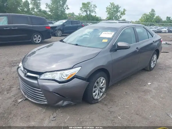 4T1BF1FK6HU451858 2017 TOYOTA CAMRY - Image 2