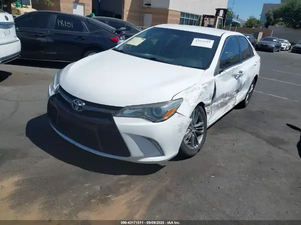 4T1BF1FK6HU453996 2017 TOYOTA CAMRY - Image 2