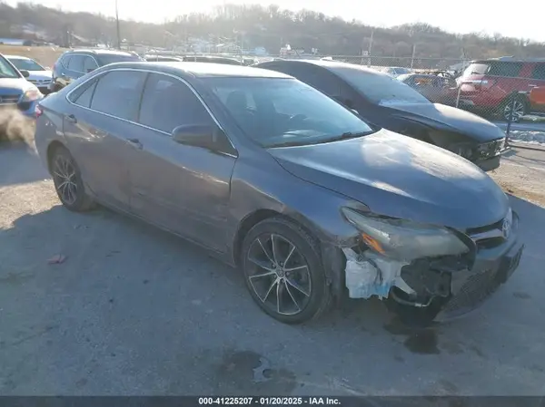 4T1BF1FK6HU620390 2017 TOYOTA CAMRY - Image 1