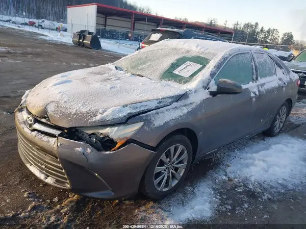 4T1BF1FK6HU621202 2017 TOYOTA CAMRY - Image 2