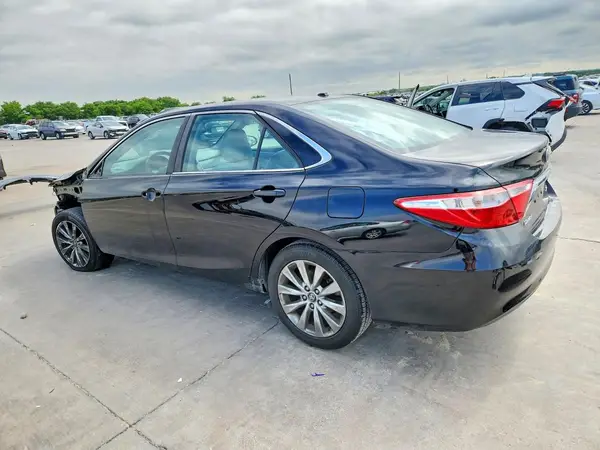 4T1BF1FK6HU628070 2017 TOYOTA CAMRY - Image 2