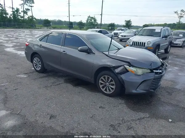 4T1BF1FK6HU631423 2017 TOYOTA CAMRY - Image 1