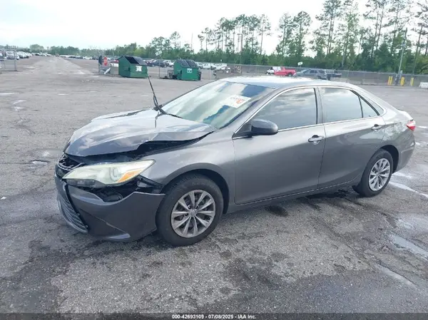 4T1BF1FK6HU631423 2017 TOYOTA CAMRY - Image 2