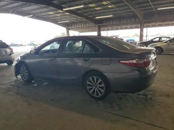 4T1BF1FK6HU632555 2017 TOYOTA CAMRY - Image 2