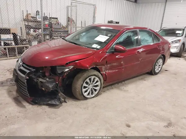 4T1BF1FK6HU634824 2017 TOYOTA CAMRY - Image 2