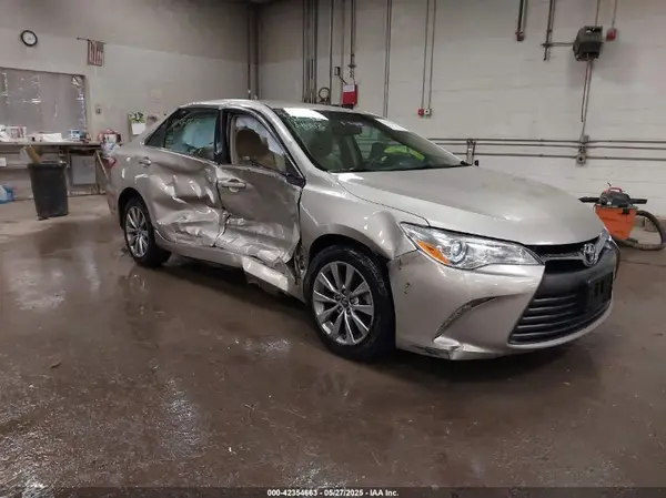 4T1BF1FK6HU635049 2017 TOYOTA CAMRY - Image 1