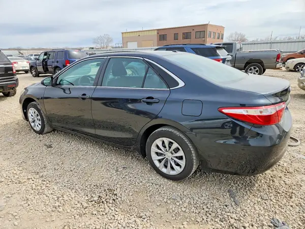 4T1BF1FK6HU637755 2017 TOYOTA CAMRY - Image 2