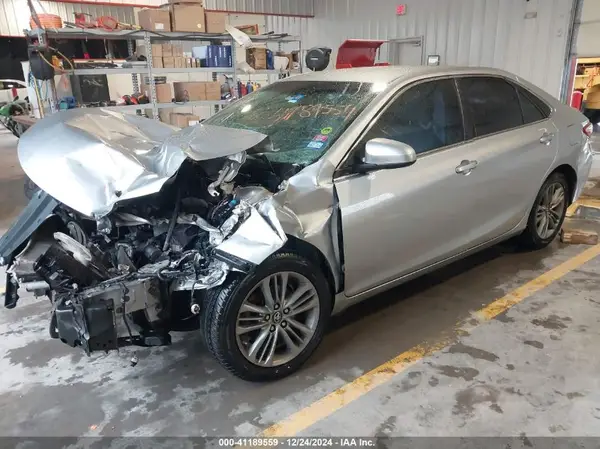4T1BF1FK6HU638050 2017 TOYOTA CAMRY - Image 2