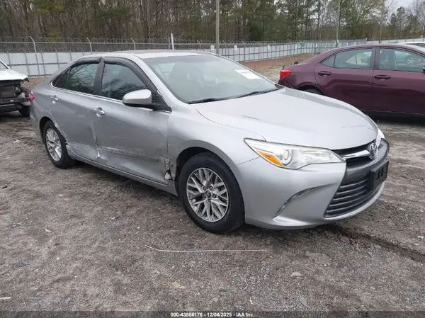 4T1BF1FK6HU640221 2017 TOYOTA CAMRY - Image 1