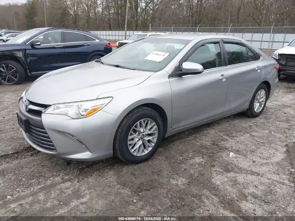 4T1BF1FK6HU640221 2017 TOYOTA CAMRY - Image 2