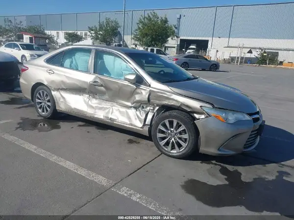 4T1BF1FK6HU643510 2017 TOYOTA CAMRY - Image 1