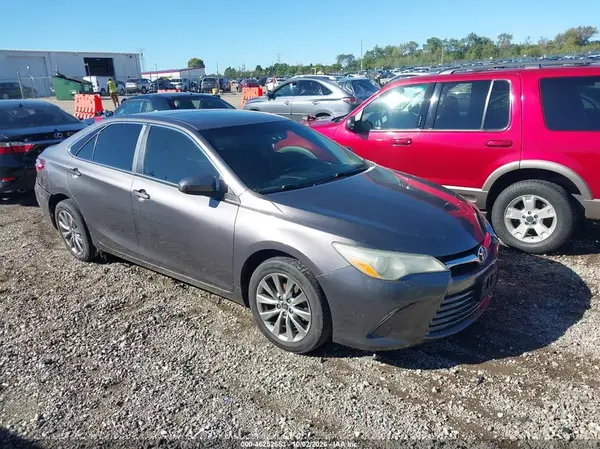 4T1BF1FK6HU644303 2017 TOYOTA CAMRY - Image 1