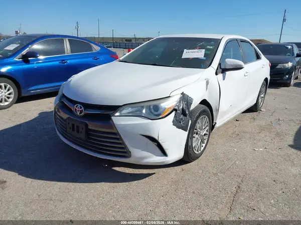 4T1BF1FK6HU652854 2017 TOYOTA CAMRY - Image 2