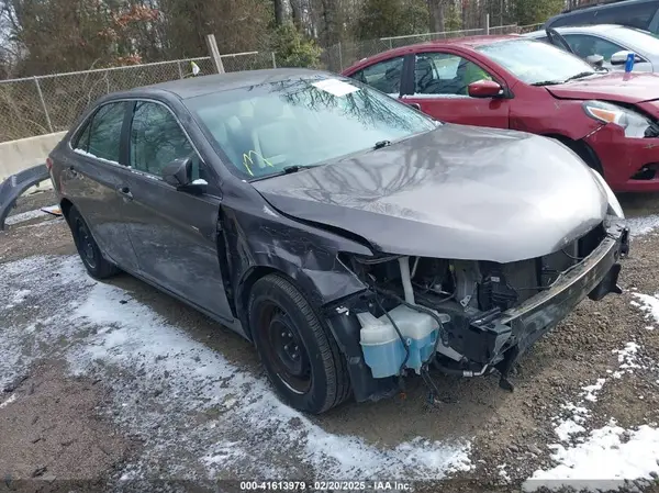 4T1BF1FK6HU660744 2017 TOYOTA CAMRY - Image 1