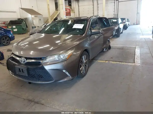 4T1BF1FK6HU662140 2017 TOYOTA CAMRY - Image 2