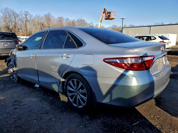4T1BF1FK6HU662915 2017 TOYOTA CAMRY - Image 2