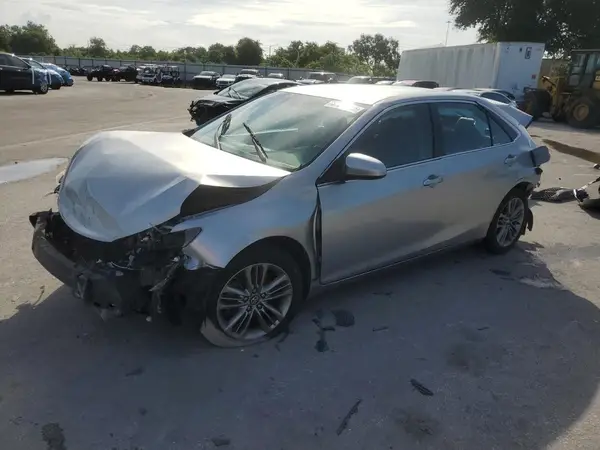 4T1BF1FK6HU663370 2017 TOYOTA CAMRY - Image 1